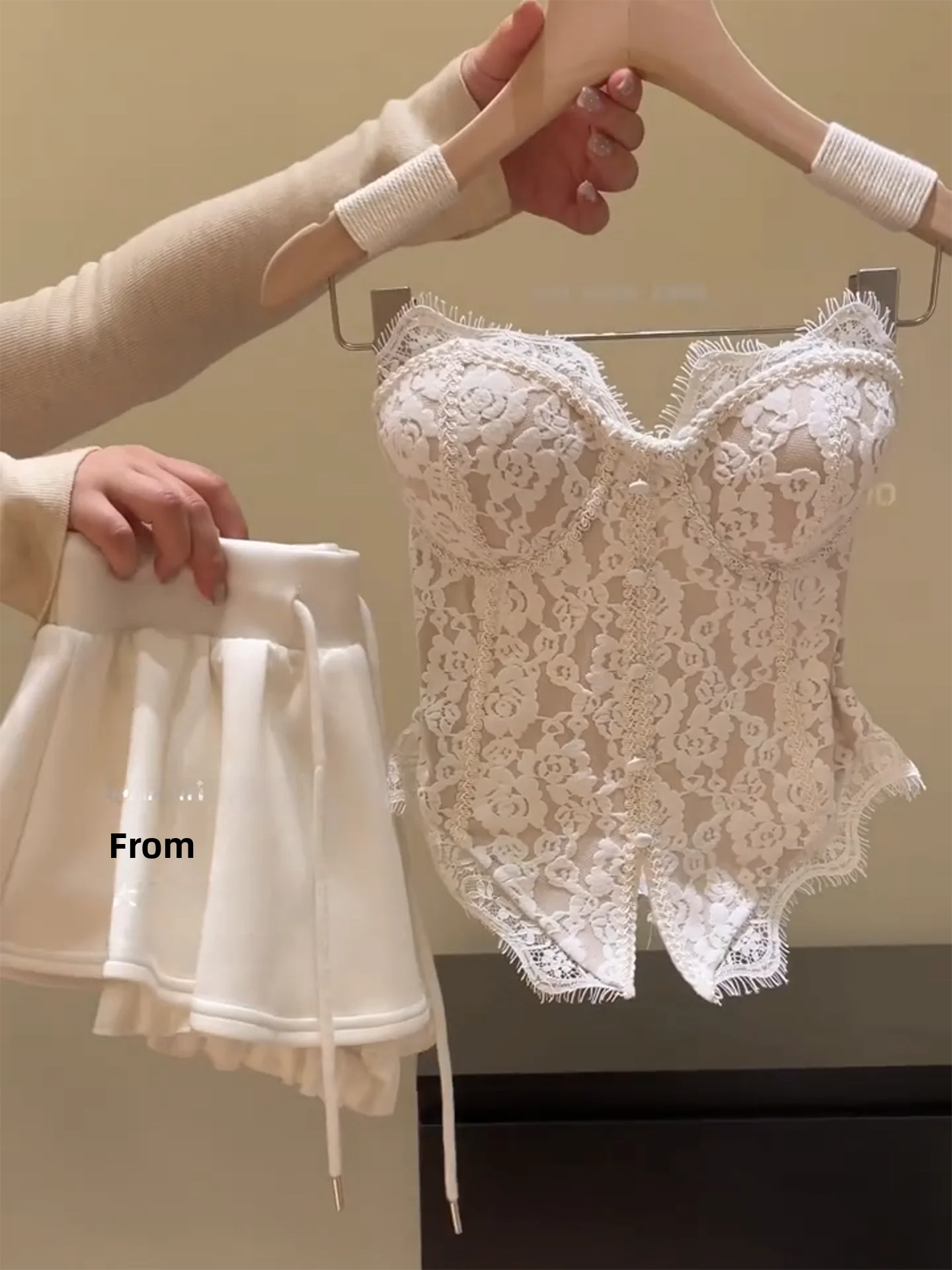 Sexy Lace Crop Top Women's Fashionable Camisole Vest Short Sleeveless Underwear Outerwear Autumn Winter Ladies' Wear