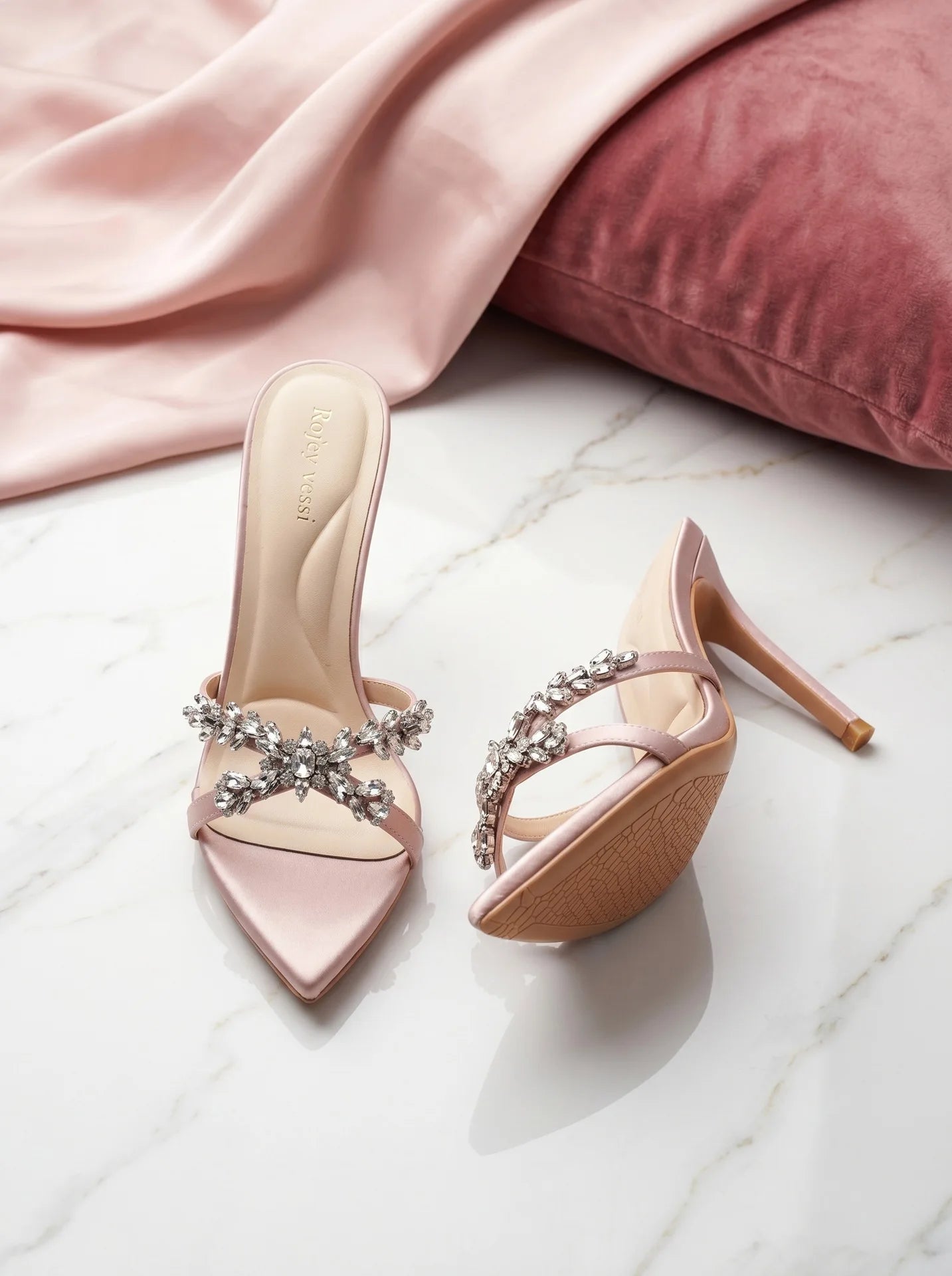 Cool drag high heels for women2026 new style pointed toe out high-end feeling fine heels,exquisite champagne colored rhinestones