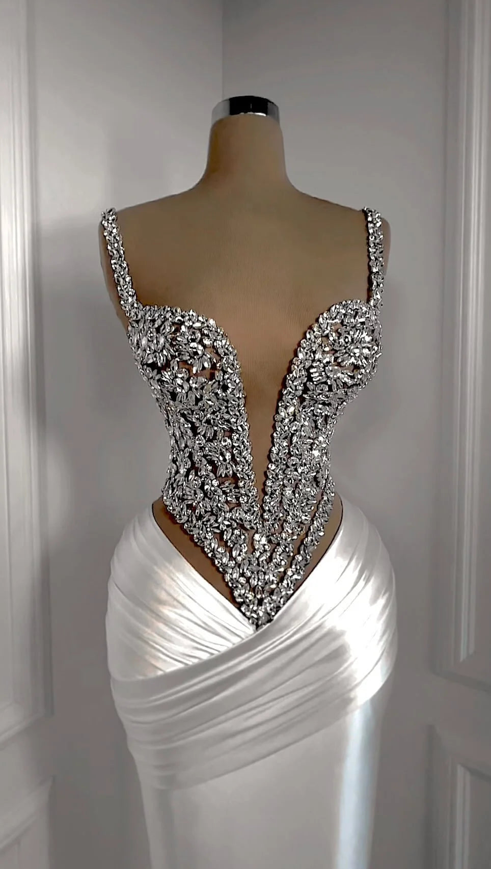 Nicolle Charming Spaghetti Straps Evening Dresses for Women Rhinestones Pageant Celebrity Dresses Vestidos De Gala Customized