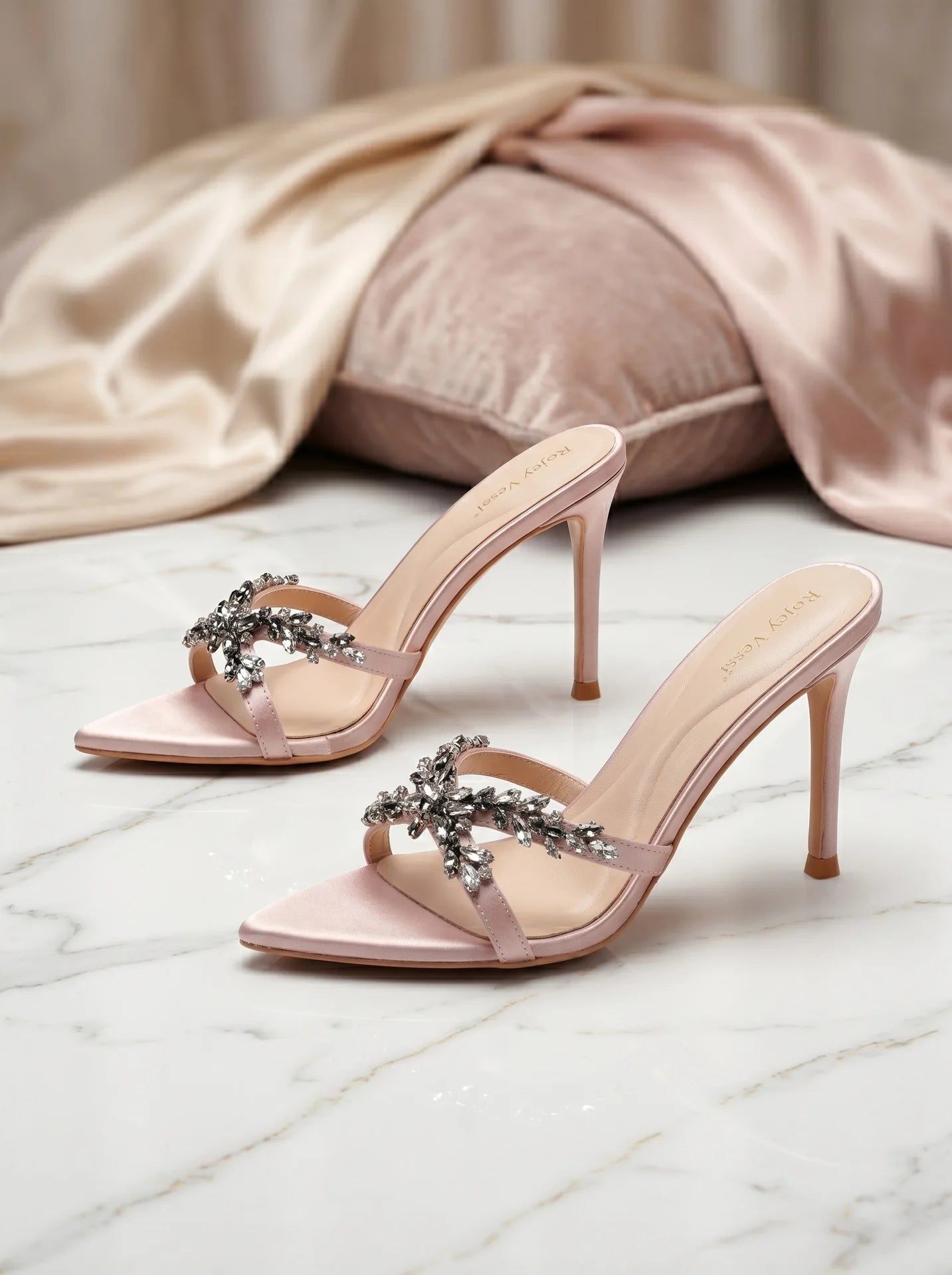 Cool drag high heels for women2026 new style pointed toe out high-end feeling fine heels,exquisite champagne colored rhinestones