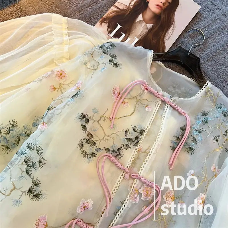 Outerwears Women Jacket Chinese Style Jacket National Wind Embroidery Jacquard Buckle Sunscreen Cardigan Female Summer Thin Coat