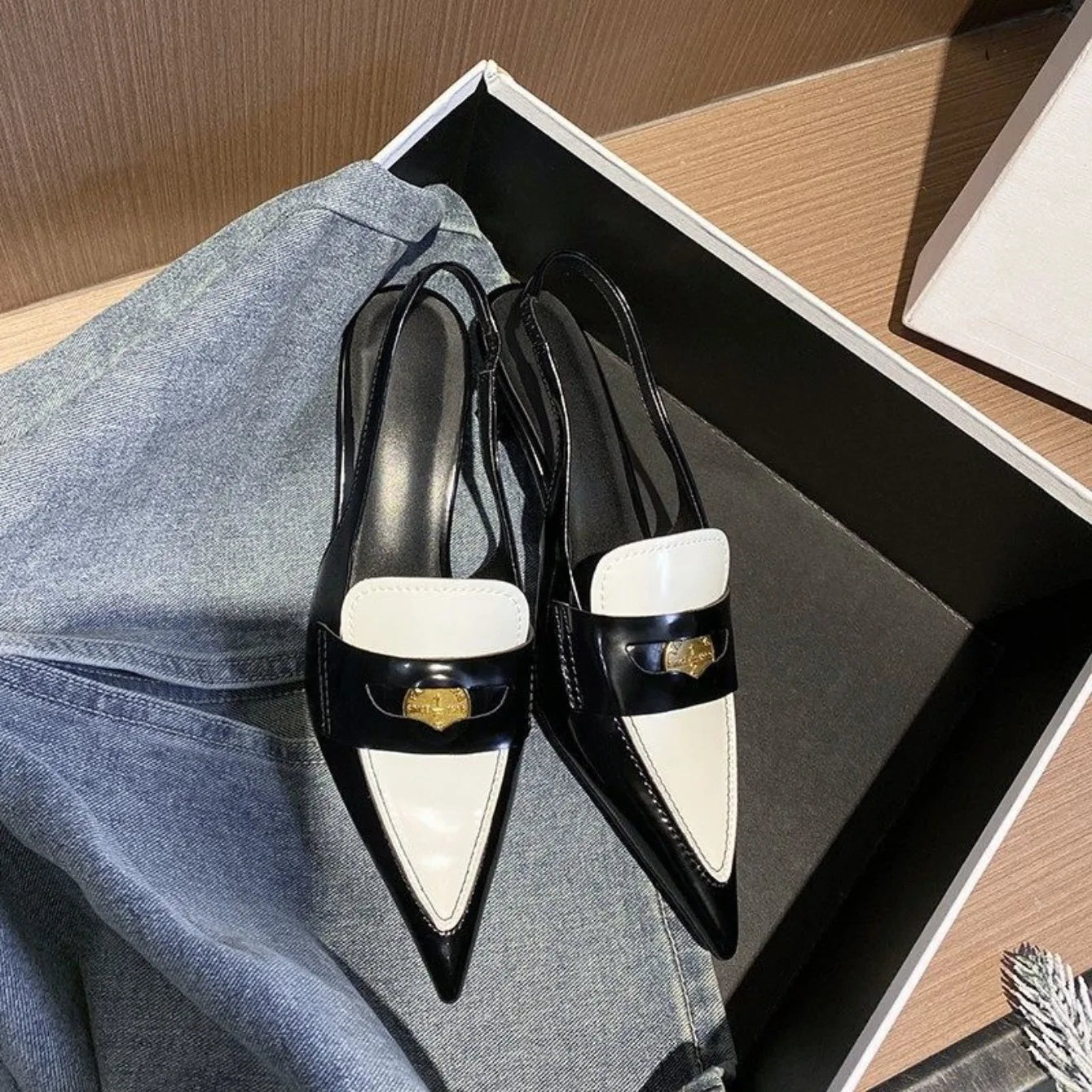 Fashion Color Matching Design Elegant Women's Shallow High-heeled Sandals Spring and Summer Pointed One-pedal Baotou Sandals.
